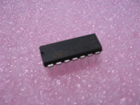 IC LM324N STMicroelectronics Low Power Quad OpAmp 14 Pin DIP